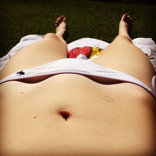 骨盤隙間がたまらないビキニ025