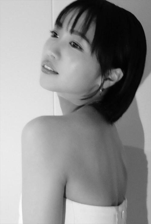 大原優乃 胸元大胆カット 映画試写会 谷間強調 ファン興奮