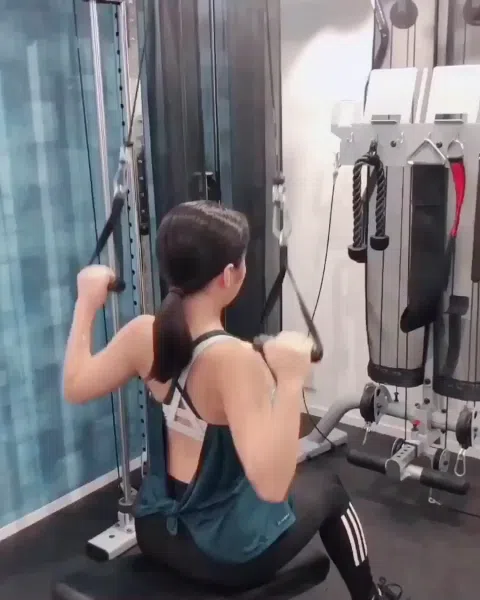 大原優乃 谷間フェチ必見 映画天文館探偵物語 完成披露 ドレス胸元