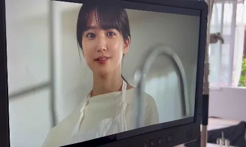 佐藤あかり 温泉オフショット 谷間が見えるエロいバスタオル