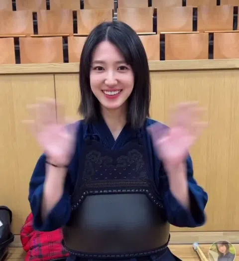 佐藤あかり 秘湯ロマン 濡れたお尻ラインが魅力的な画像