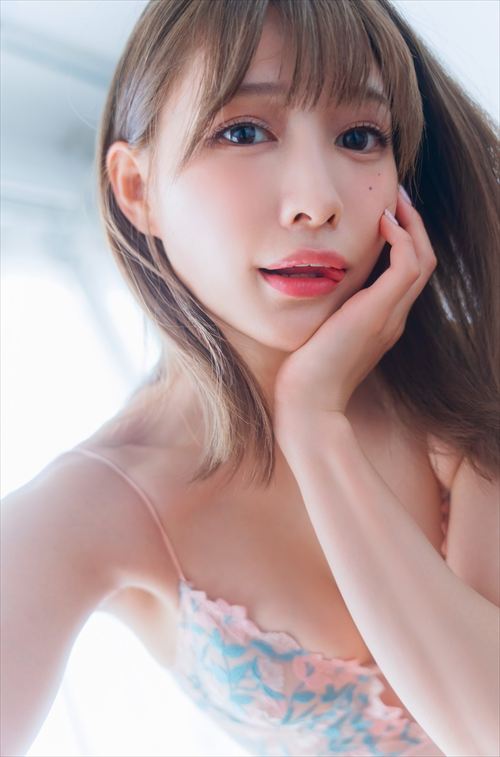 篠原みなみ くびれ強調 巨尻ビキニ