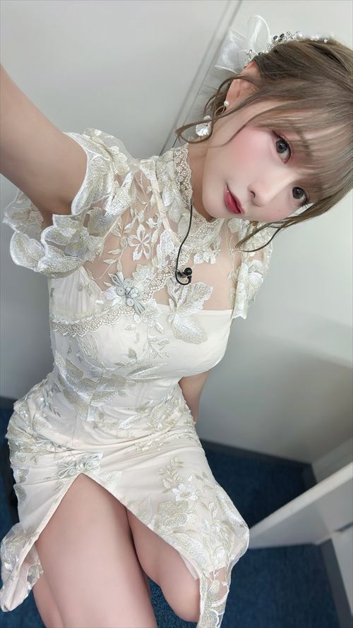 篠原みなみ 鏡前自撮り 巨乳くっきり