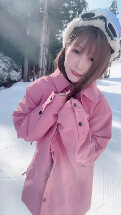 篠原みなみ エロ 巨乳谷間 あざとい自撮り