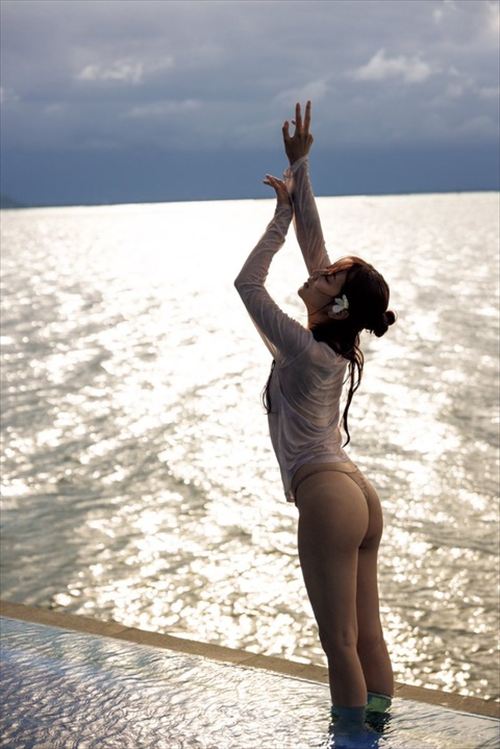 白間美瑠 写真集 MERCI 乳首透け 濡れシャツ 左乳首 露出 2025