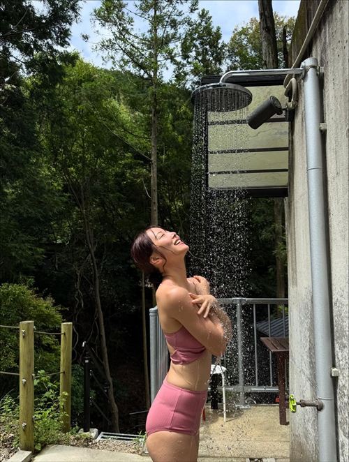 白間美瑠 写真集 MERCI 左乳首 透け乳首 ファン大興奮 2025画像