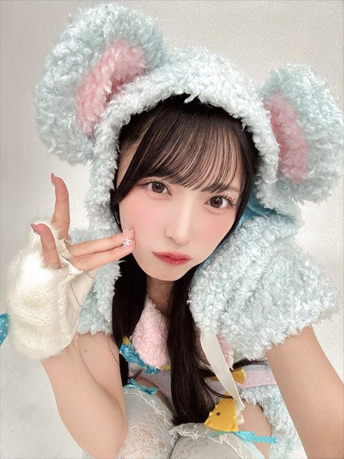 佐藤綺星 1st写真集 ビーチ水着 シンガポール夜景 ビンタン島ロケ 過激ショット