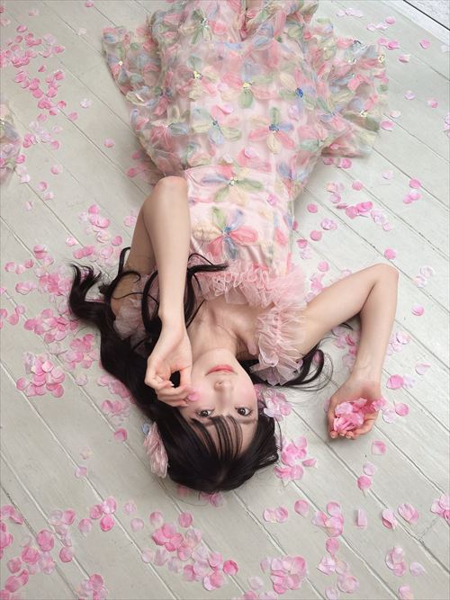 佐藤綺星 初ビキニ 写真集カット 引き締まったボディ AKB48 あいり ランジェリー