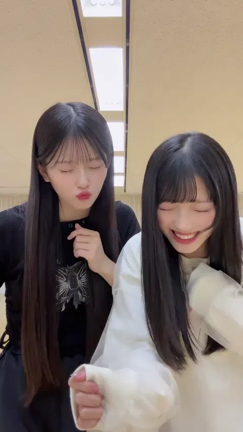 佐藤綺星 初ビキニ 写真集解禁カット シンガポールロケ 美脚 ウエストライン AKB48 21歳 過激水着