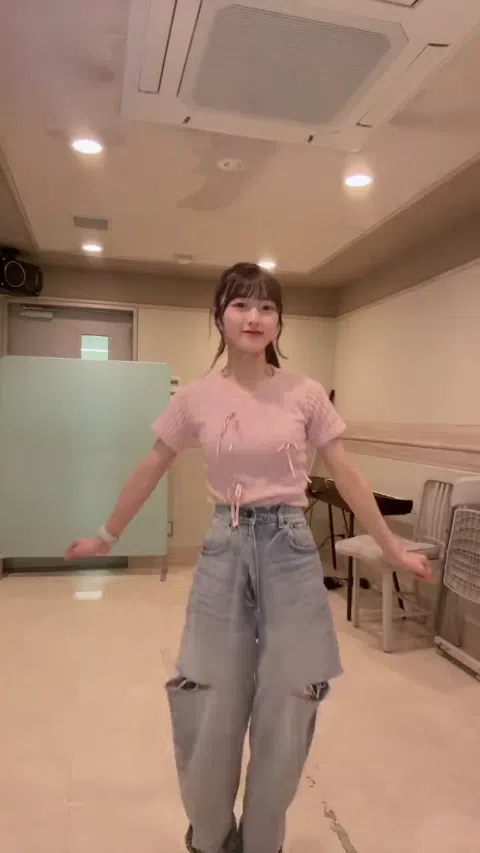 AKB48 佐藤綺星 1st写真集 ビキニ ランジェリー ビンタン島ビーチ シンガポール夜景 セクシーショット