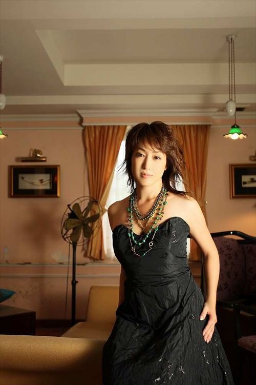 高島礼子グラビア私服露出おっぱいエロ画像