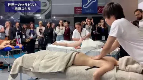 全裸マッサージ動画 フランス人 マンコ周りオイル
