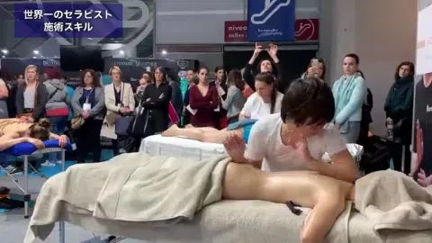 セラピストマッサージ フランス美女 汗ばむ裸体