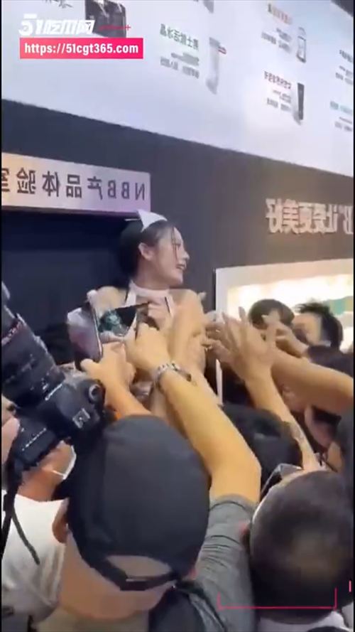 中国地下アイドル マンコ触らせ ステージ