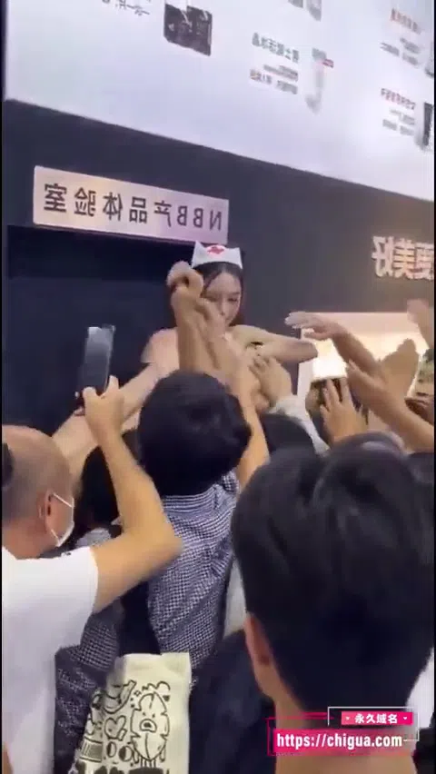 地下アイドル チンポ握り 売れるためエロ