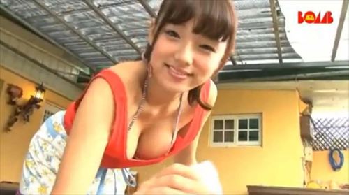 アイドル芸能人おっぱい乳首ポロリの瞬間エロ画像