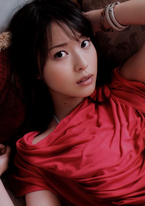 戸田恵梨香グラビア谷間おっぱいエロ水着私服画像