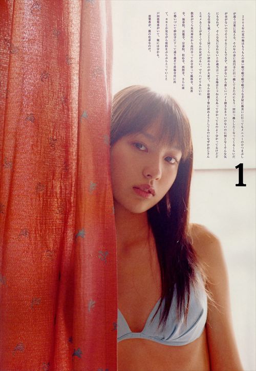 戸田恵梨香グラビア谷間おっぱいエロ水着私服画像