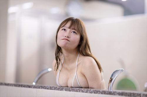 爆乳パンチ東坂みゆグラビアおっぱいお尻セミヌードエロ画像