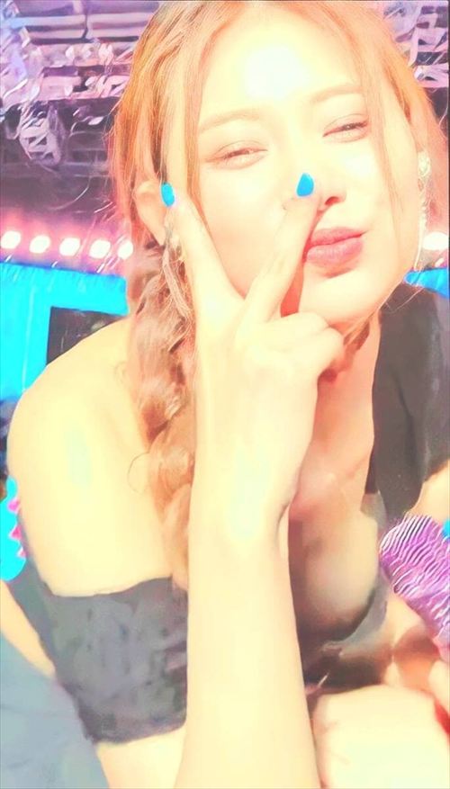 TWICEナヨンツウィ乳首ポロリライブシーン11