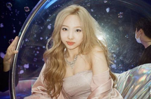 ナヨンTWICE右お乳首ポロリ動画18