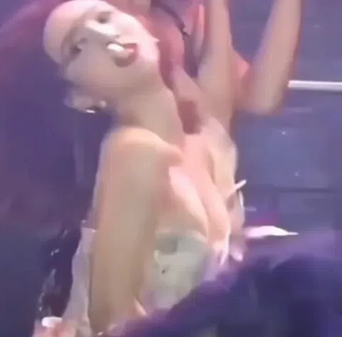 ナヨンTWICE乳首チラリハプニングSNSバズ画像2