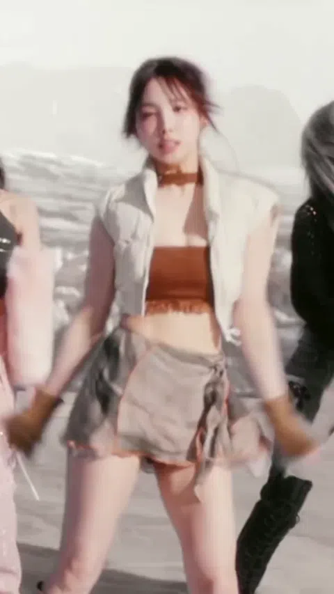 TWICEナヨン乳首ポロリエロ動画MVSET ME FREEシーン1