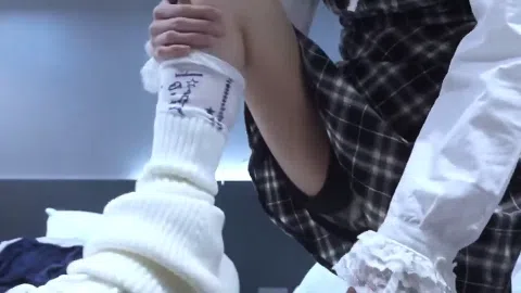 あのちゃんパンツパンチラエロスカートの中画像