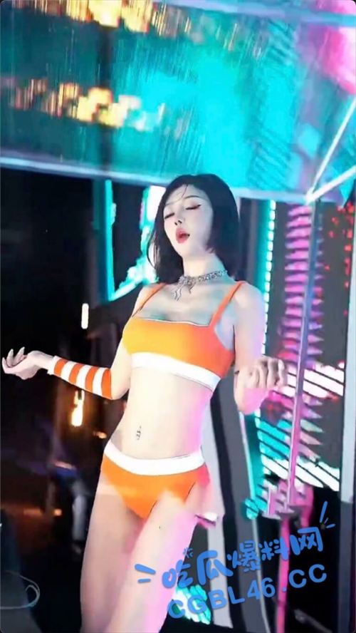 DJ Nico ステージ オレンジビキニ 巨乳強調ダンス