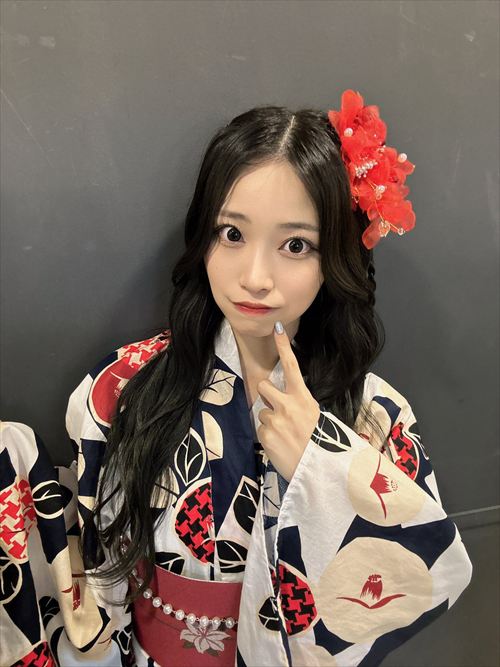 入内嶋涼 1st写真集 エロコスプレ魅力的な姿