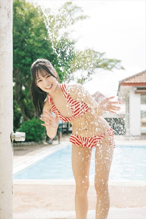 入内嶋涼 写真集 エロ白ビキニ奄美大島 透き通る素肌セクシー