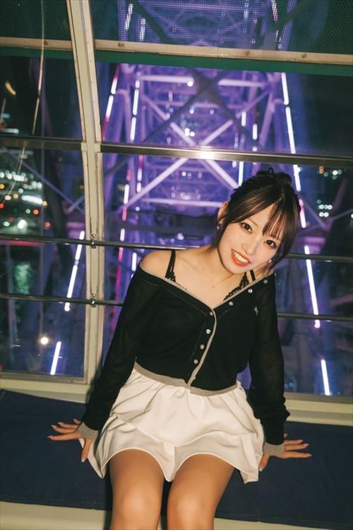 入内嶋涼 エロ1st写真集 黒ジャケット赤ランジェリー 夜のホテル