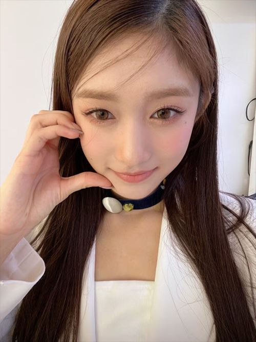 IVE イソ 白パンツズレ お尻露出