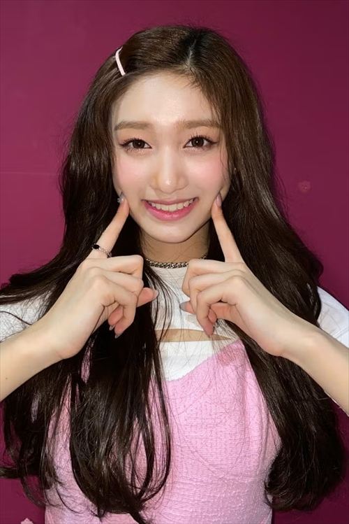 イソ 18歳 ミニスカめくれ 股間チラ