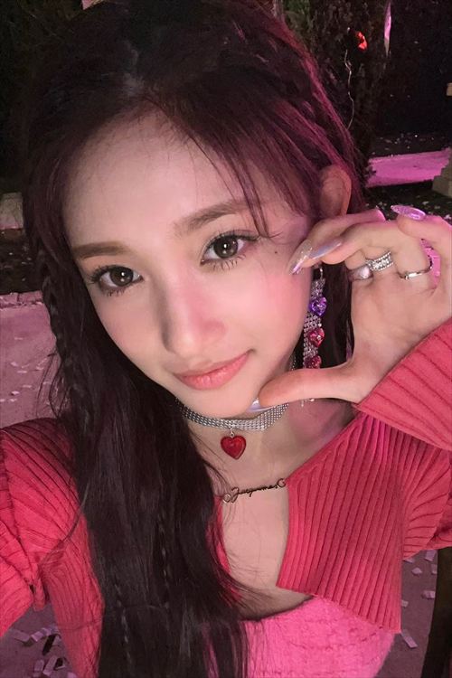 イソ 股間露出寸前 120万再生動画