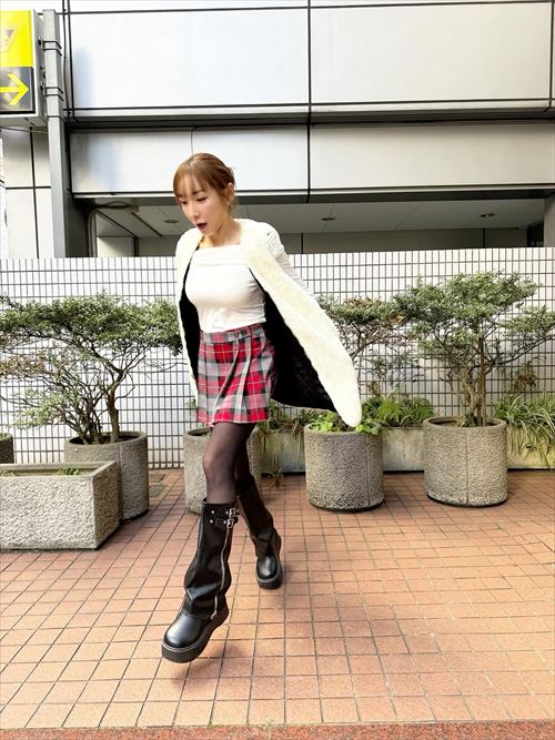 加護亜依 体操服コスプレ 横乳こぼれそう