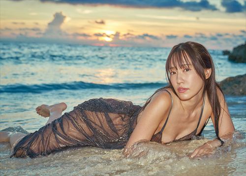 霧島聖子ヌード乳首エロ写真集「DECADE」水着グラビアおっぱい画像