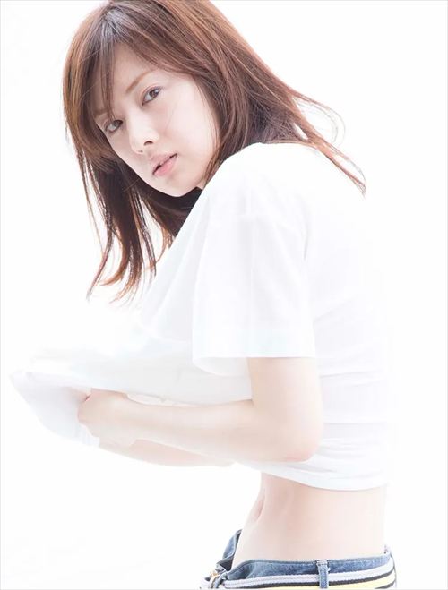 北川景子 パンティ浮き 後ろ姿グラビア