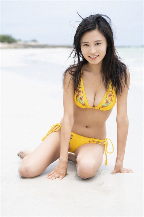 小島瑠璃子 ピンクランジェリー 抱き枕 笑顔 エロい