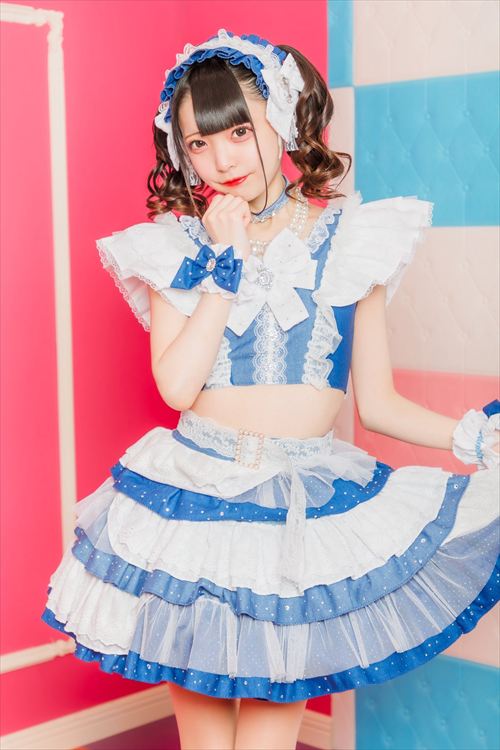 LOVE IZ DOLL エロ ツインテール青衣装 ミニスカ美脚のエロショット