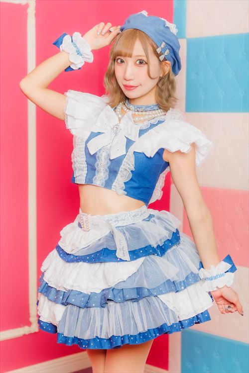 LOVE IZ DOLL エロ ベレー帽ミニスカ アイドルグラビア風エロポーズ