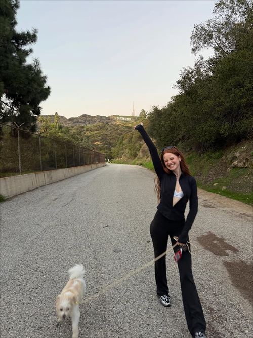 マデライン・ペッチ 透けおっぱい大胆披露 2025年12月パーティー