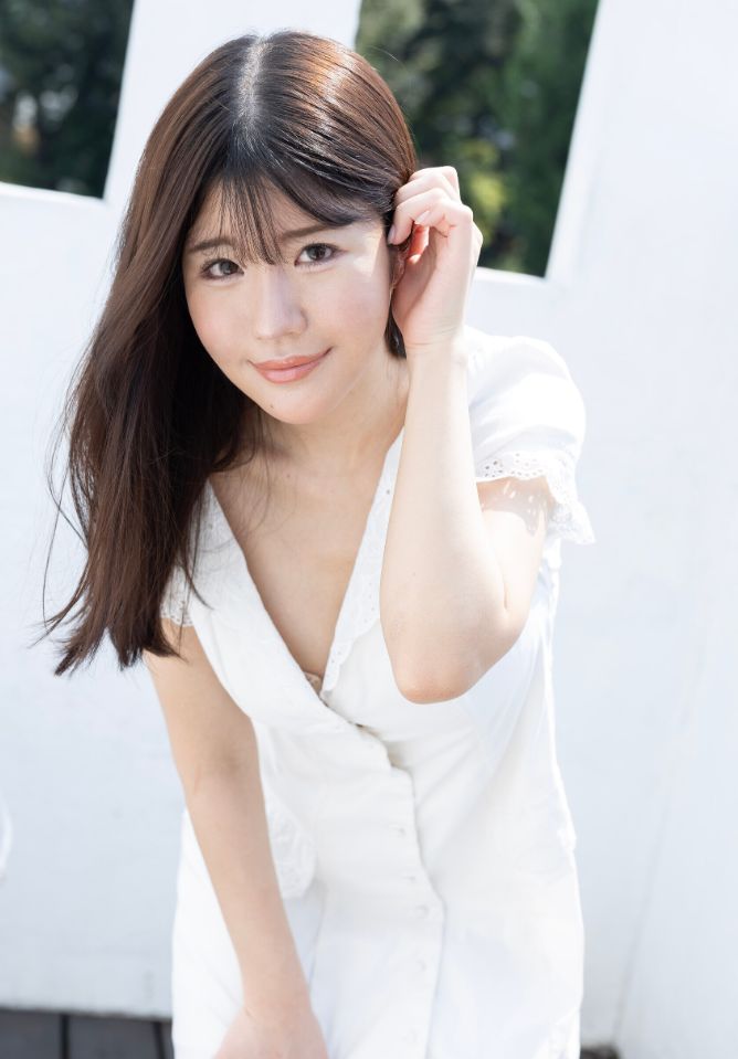 坂井美桜ヌード乳首エロ写真集 『迷宮Romance』