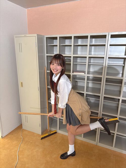 佐藤愛瑠ヌード乳首エロ写真集『める、はじめる？』おっぱい水着AV女優