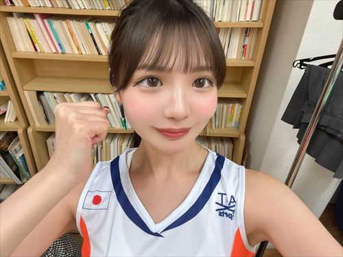 佐藤愛瑠ヌード乳首エロ写真集『める、はじめる？』おっぱい水着AV女優