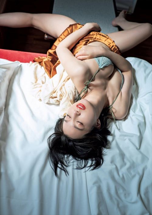 芹那ヌードエロ写真集おっぱい乳首画像