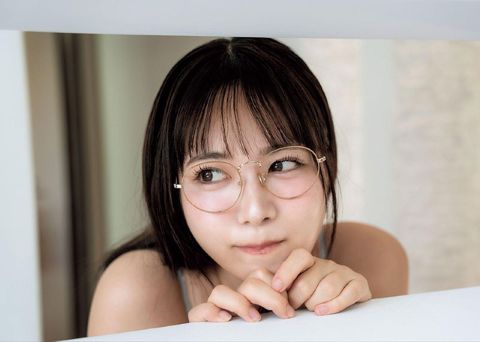 東雲うみ、文系女子風メガネ姿のGカップお乳、スケベすぎだろ・・（エロ動画）