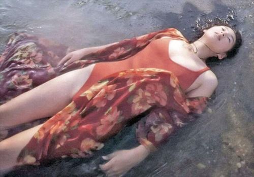 鈴木保奈美乳首ヌード濡れ場おっぱいエロ美乳お胸グラビア