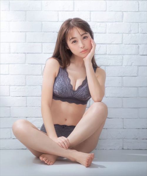 鈴木奈々ヌード乳首エロ写真集おっぱいお尻グラビアVivace画像