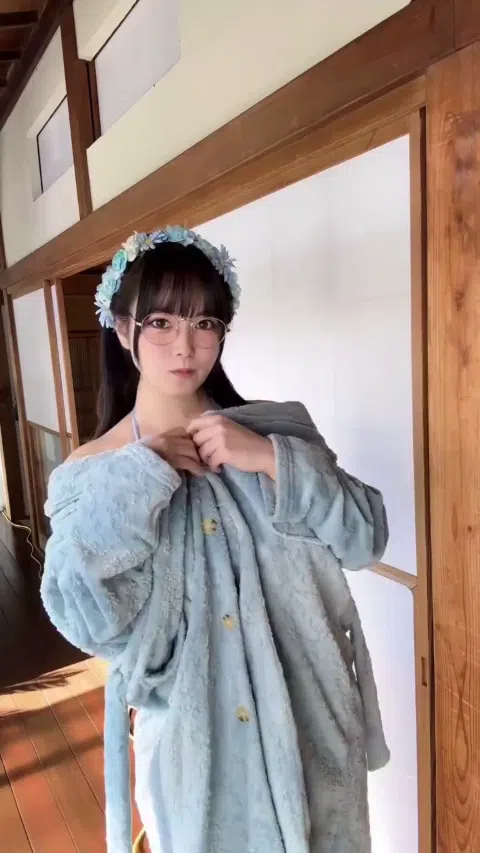 東雲うみ、お尻のほとんどが見えるTバックで屋外露出してしまうｗｗｗ（エロGIF動画あり）